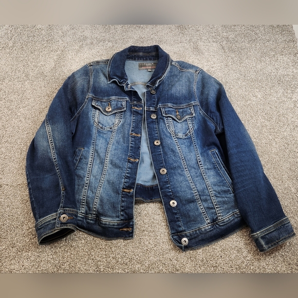 Torrid Denim Jacket Blue Classic Fit Button Front Trucker Style Women Size 2 - Picture 2 of 6
